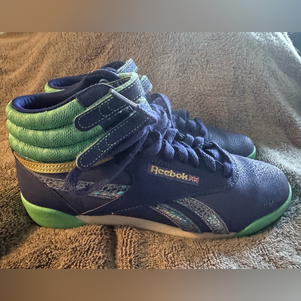 Reebok Junior Classic V72763 BEACON TEAL Blue w/ Gold accents SIZE US5